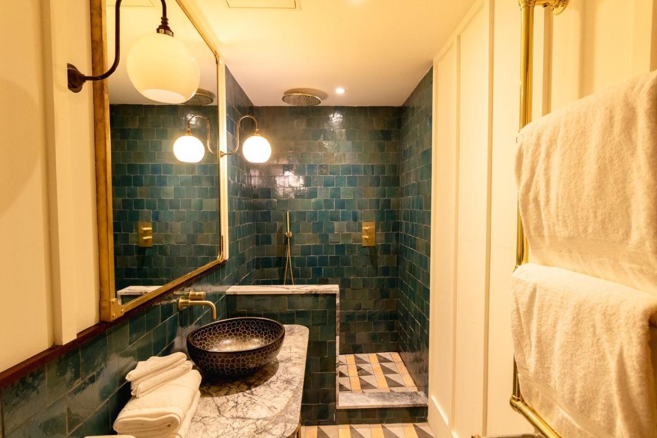 The Dean Galway Hotel Bagian luar foto